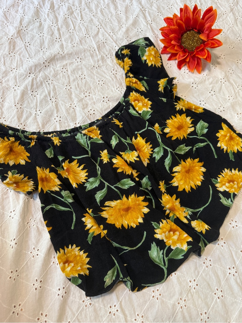 🌻Forever 21 Black Crop Top with Yellow Sunflowers 🌻